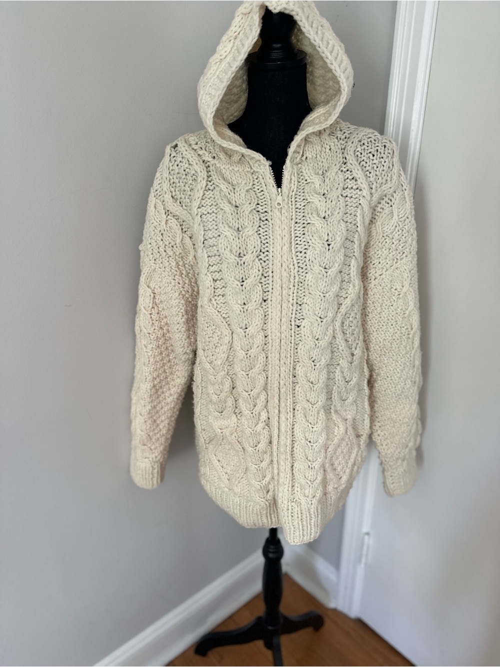 VTG Sisandina handcrafted Hooded sweater 100% Ecuador wool cable knit full zip.